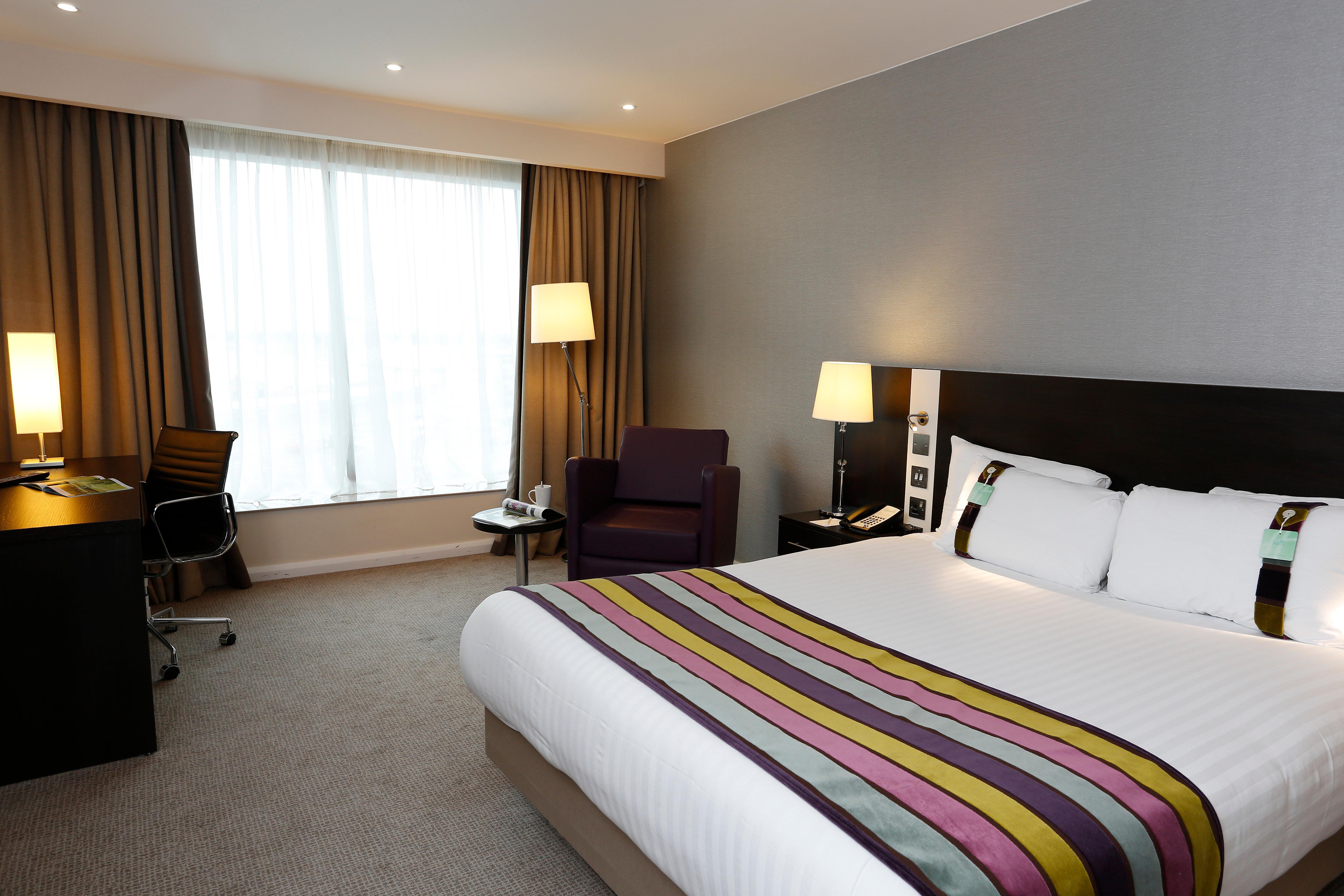 Holiday Inn Southend By Ihg Экстерьер фото