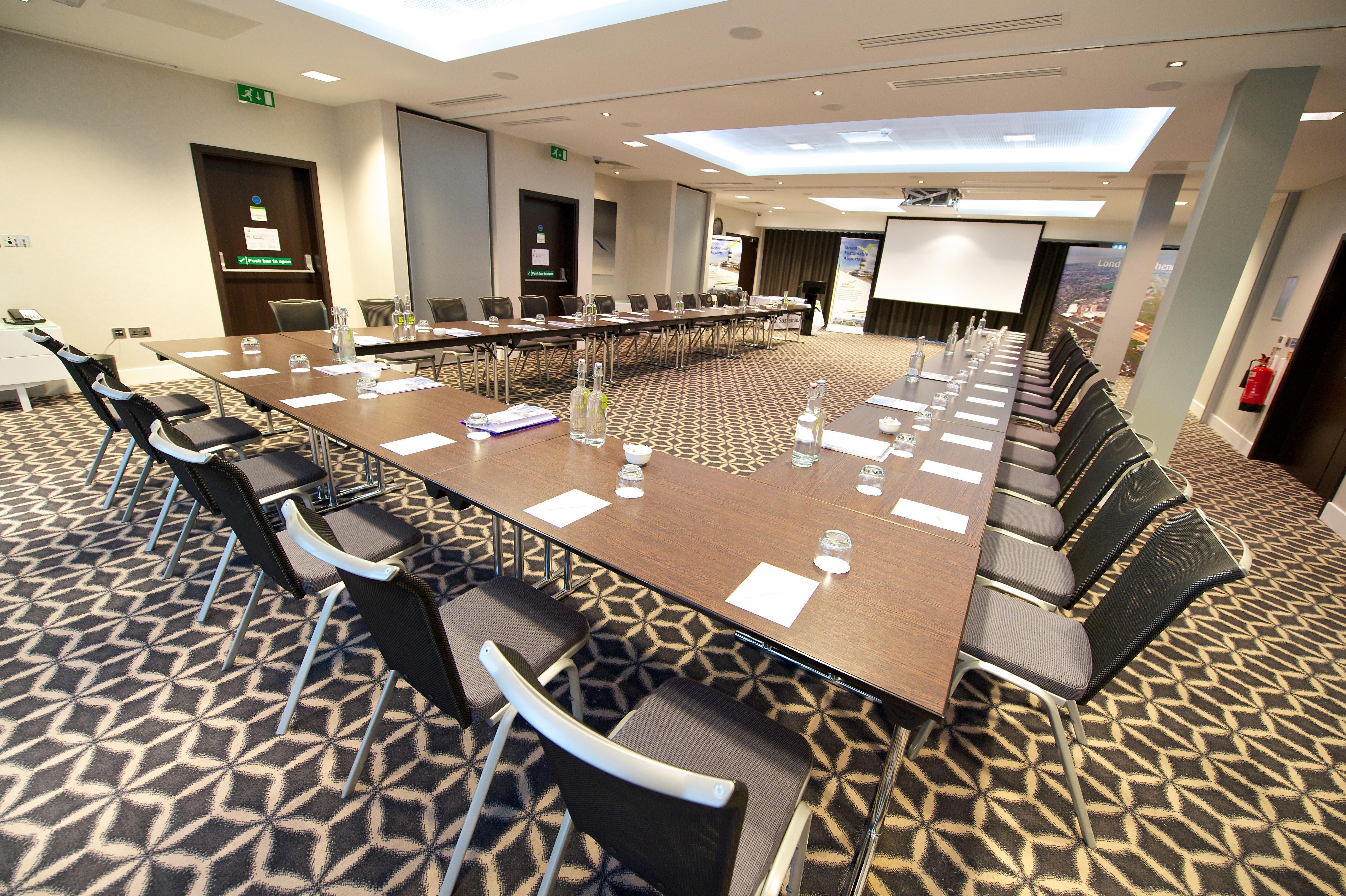 Holiday Inn Southend By Ihg Экстерьер фото